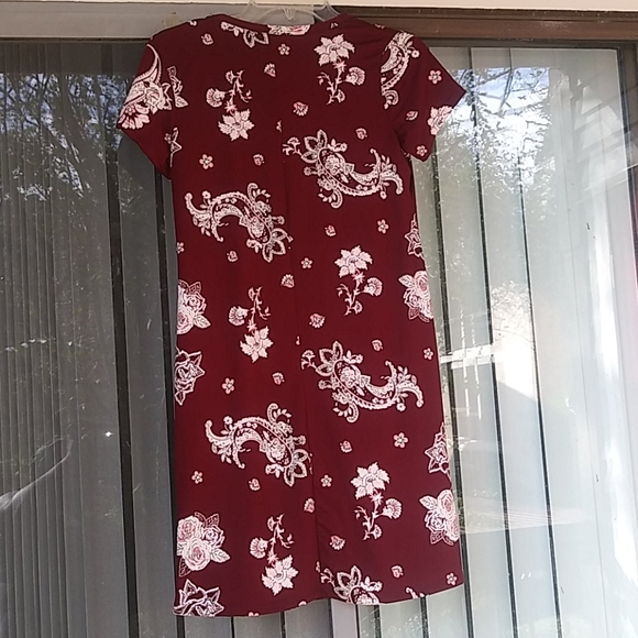 NWOT Tiffany and Grey Flower Short Sleeve … - Picture 3 of 3